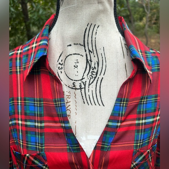 Express Portofino Slim Plaid Blouse Sz XL Red Blue Green Roll Tab Sleeves Tartan - Picture 6 of 13